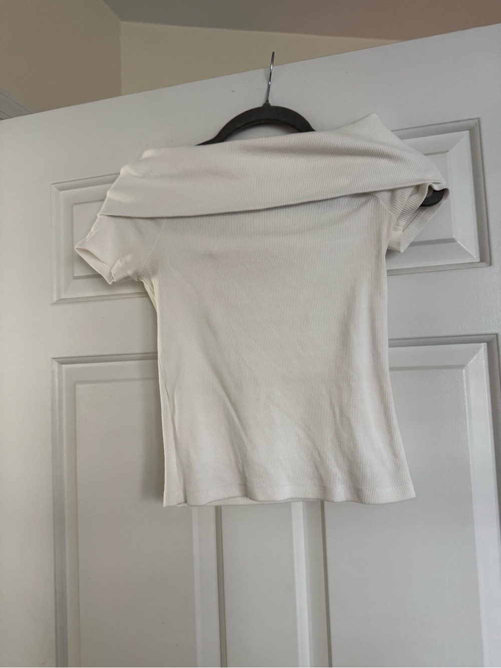 Mango Off-Shoulder Ribbed Crop Top - White